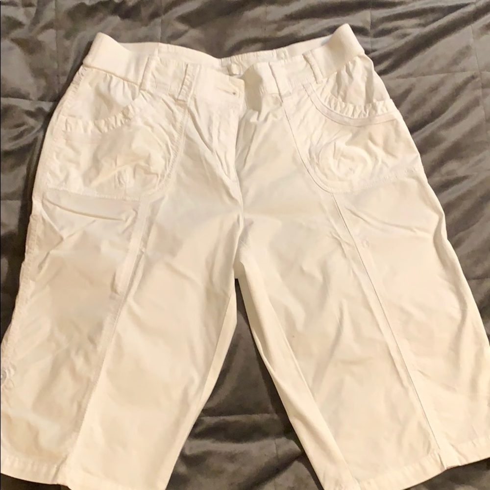 EUC CHICO’S WHITE CAPRIS